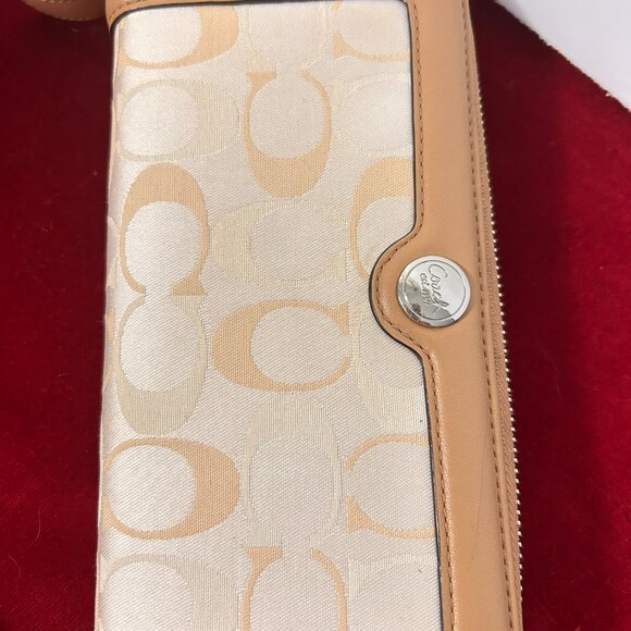 ✨ 2012 Coach Molly Satchel (Style No. 21132) – Luxe Vintage Revival ✨ - Picture 5 of 13